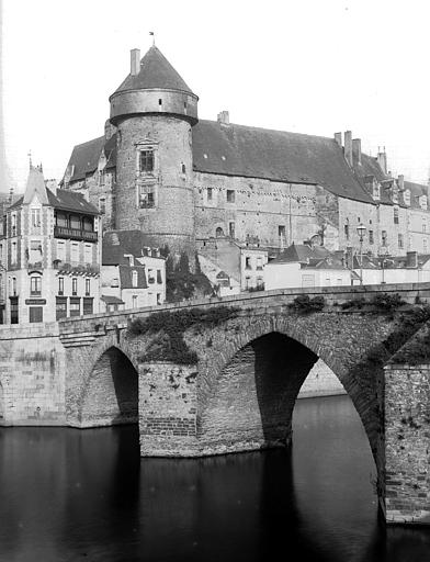 photo pour Vieux pont sur la Mayenne