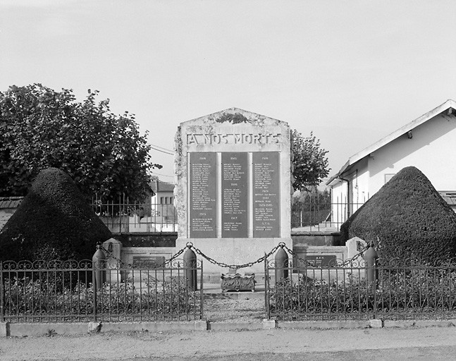 photo pour Monument aux Morts de la Guerre de 1914, 1918 et de la Guerre de 1939, 1945