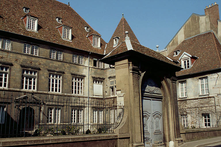 photo pour HÃ´tel de Montmartin (ancien) , annexe de l' hÃ´pital Saint-Jacques