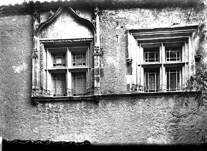 photo pour Maison Sarda de Caumont dÃ©pendant de l' ancien chÃ¢teau