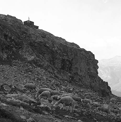 photo pour refuge de montagne d'alpinistes dit refuge Evariste chancel, refuge de haute montagne