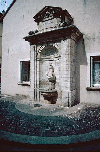 photo pour Fontaine rue Perrin
