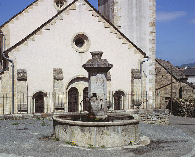 photo pour Fontaine place de l'Eglise