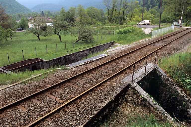 photo pour passage Ã  niveau nÂ° 71, aqueduc et pont ferroviaire (voie ferrÃ©e Andelot - La Cluse)