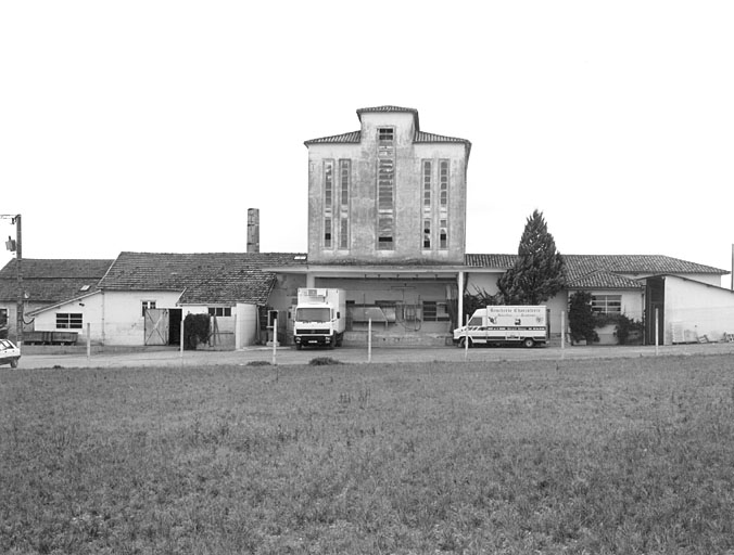 photo pour Laiterie et fromagerie industrielles (casÃ©inerie) de Cramchaban ; actuellement abattoir
