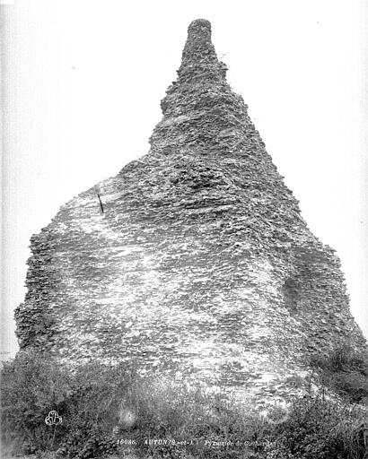 photo pour Pyramide de Couhard