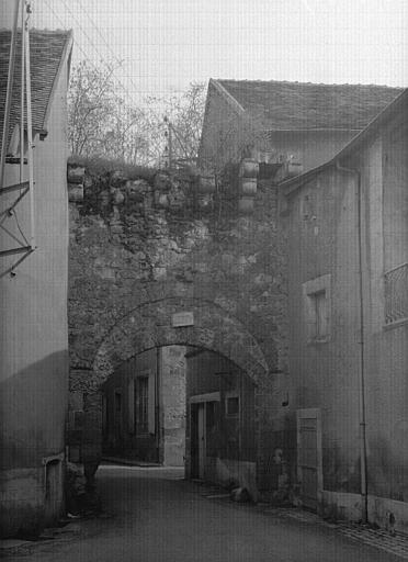 photo pour Porte de Varenne et les restes des remparts y attenant