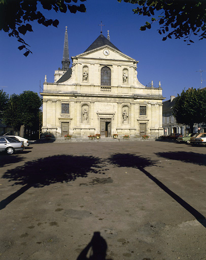photo pour Eglise Paroissiale Notre-Dame dit CloÃ®tre des Lazaristes ou des PrÃªtres de la Mission