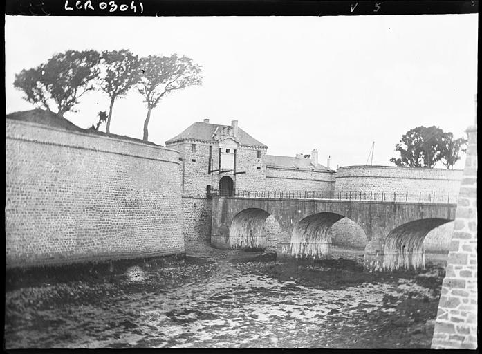 photo pour Fortifications de la ville : Citadelle et remparts