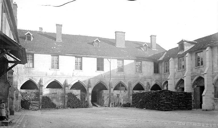 photo pour Ancienne abbaye de Saint-Corneille, abritant la BibliothÃ¨que municipale Saint-Corneille