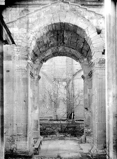 photo pour Arc romain dans l' enceinte du Palais de Justice