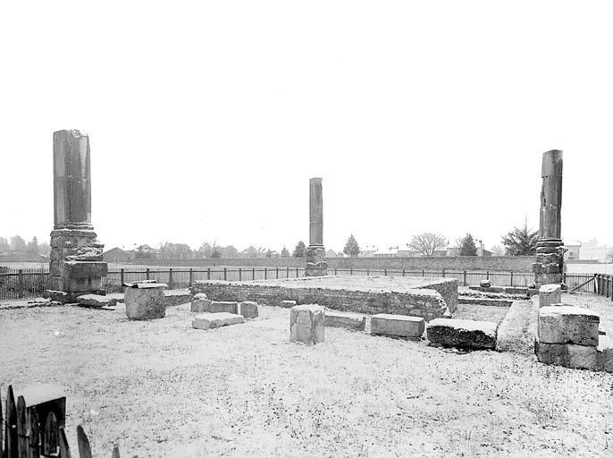photo pour Temple romain (ruines)