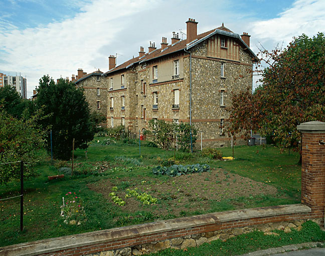 photo pour ancien fort de Montrouge, actuellement Etablissement Technique Central de l'Armement et gendarmerie.