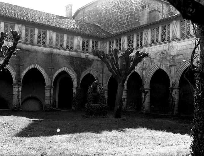 photo pour Ancien prieurÃ© ou ancienne abbaye