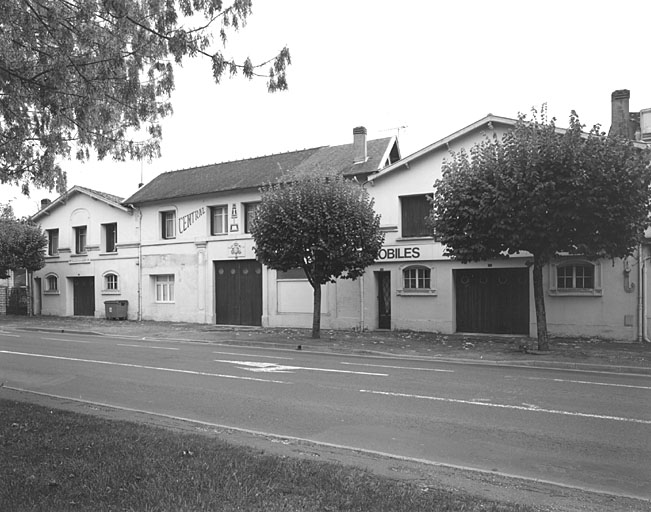 photo pour Distillerie  d'eaux-de-vie de cognac  Fromy, RogÃ©e et Cie ; actuellement garage