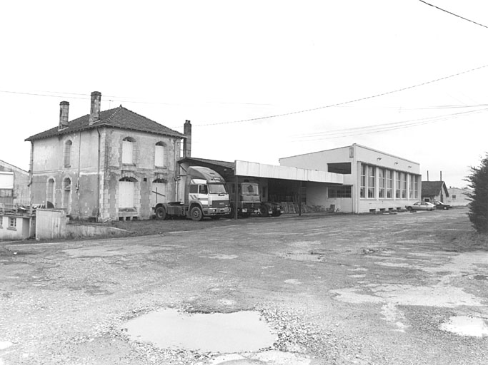 photo pour Laiterie et fromagerie industrielles de Nieul-lÃ¨s-Saintes ; actuellement atelier