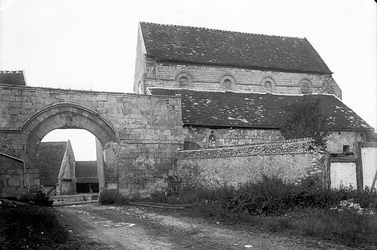 photo pour Ferme Saint-RÃ©my-l'Abbaye ou prieurÃ© de Ronquerolles