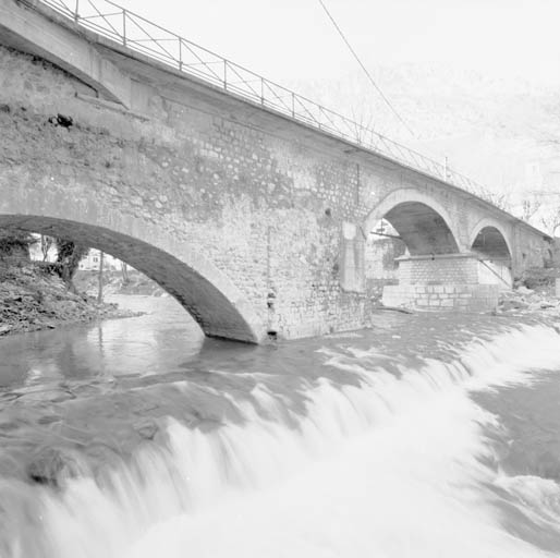 photo pour pont routier dit Vieux Pont de Sigale