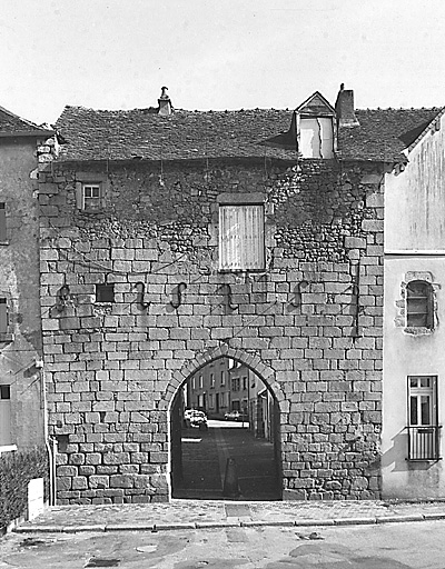 photo pour Porte de Puy-Charraud et restes de remparts