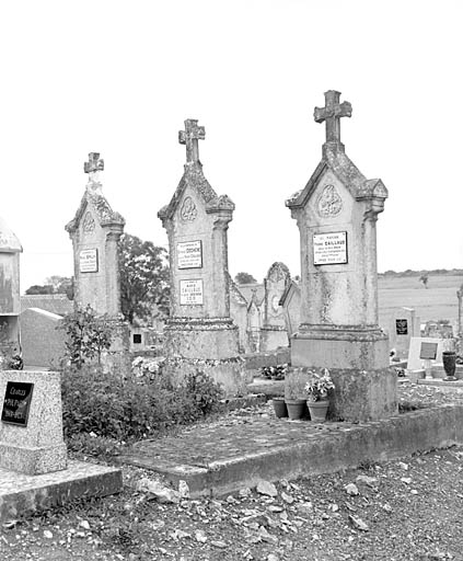photo pour SÃ©rie de 3 tombeaux : de Pierre Caillaud, Marie Caillaud et Marie Brun