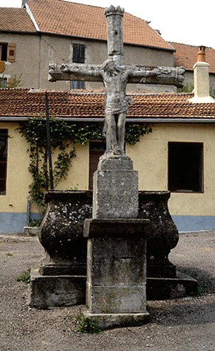 photo pour Croix de chemin en pierre datÃ©e de 1622