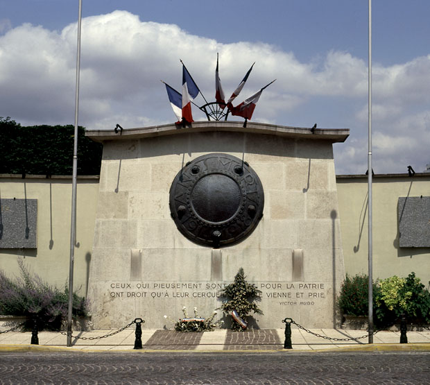 photo pour Monument aux Morts (Monument aux Morts de la Guerre de 1914, 1918 et de 1939, 1945)
