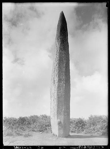 photo pour Menhir de Kerveatoux, ou de Kerloas