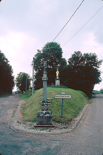 photo pour Calvaire Ã  l' intersection du chemin de Vauconcourt et de Grandecourt