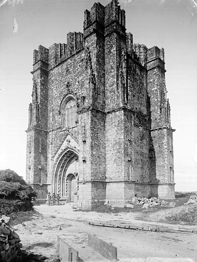 photo pour Ruines de la tour de Saint-GuÃ©nolÃ©