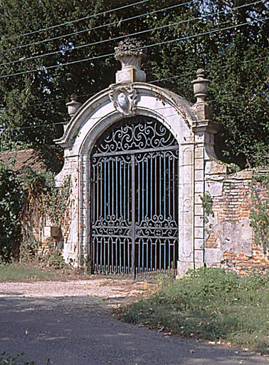 photo pour ancienne abbaye cistercienne Notre-Dame de MaiziÃ¨res