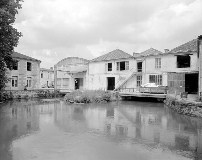 photo pour Moulin Ã  blÃ© dit moulin de Villement , grosse forge, actuellement usine Ã  papier Alamigeon