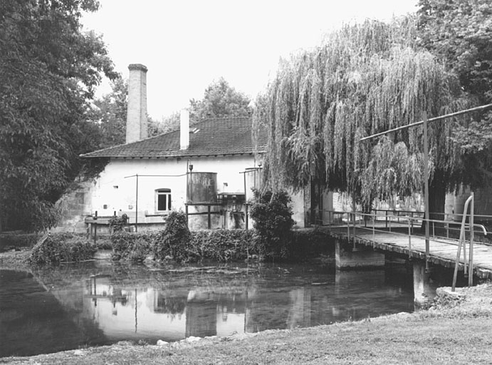 photo pour Moulin Ã  blÃ© ; puis distillerie d'eaux-de-vie de cognac Perrier